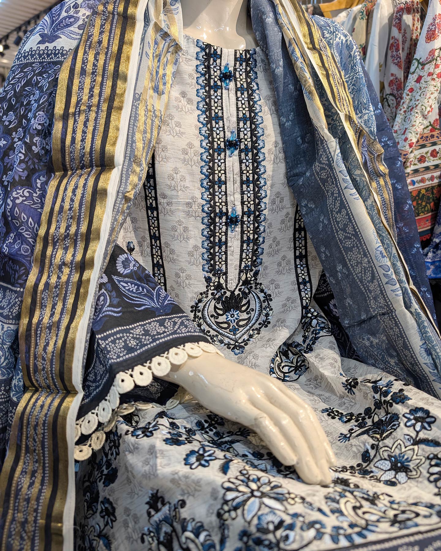 MS By Sara Sheen 02690 D 02